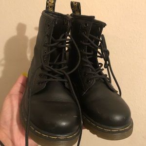 Black doc martens 11c